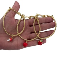 Nouveauté 2025, vente flash, bijoux hip-hop unisexe tendance, plaqué or, motif fraise cerise, goutte d'huile, couleur durable, élément fruité, pour fête
