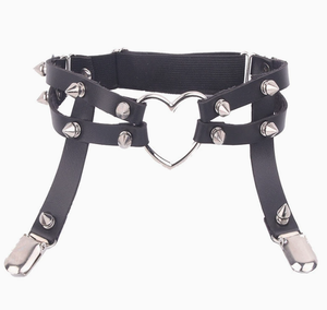 Ceinture porte-jarretelles double en alliage d'aluminium style Harajuku Punk pour femme, avec design en forme de cœur, broderie à la main et boucle de jambe à rivets cloutés - Product Image 1