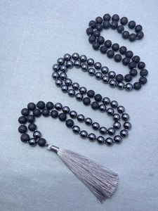 Collier de prière Mala bouddhiste Ja Pa Mala en hématite et pierre de lave, noué à la main, 108 perles, avec pampille, pour la récitation - Product Image 3