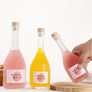 Étiquettes personnalisées 100ml 250ml 350ml 500ml Bouteille <span class=keywords><strong>de</strong></span> vin en verre givré transparent à rayures verticales avec <span class=keywords><strong>bouchon</strong></span> en liège - Product Image 4