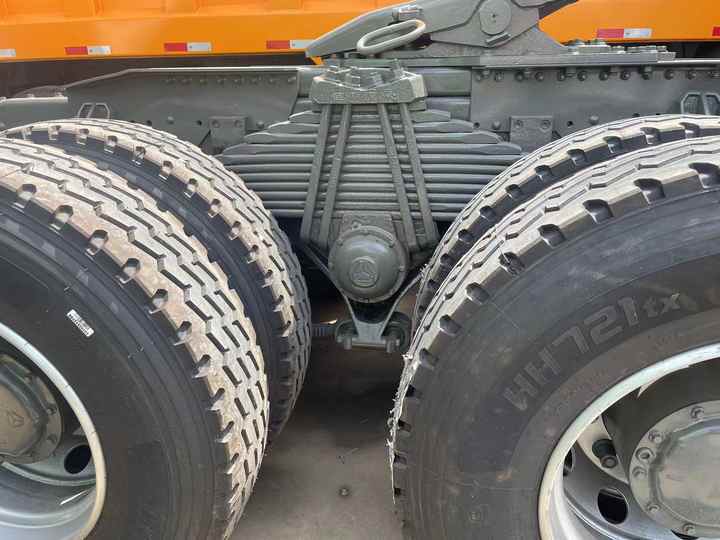 Sinotruk HOWO 6x4 Tractor Truck Colors Can Be Customized Second Hand