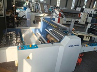 Machine de laminage de film ondulé d'occasion, 99% neuve, bien entretenue
