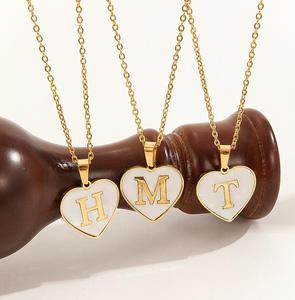 Collar con colgante de acero inoxidable de 26 letras a la moda impermeable, cadena de clavícula con colgante de letras, collares con forma de corazón a la moda - Product Image 5