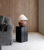 Table basse en bois moderne PurelyFeel avec design sculpté en bois massif pour usage domestique et commercial, facile à nettoyer