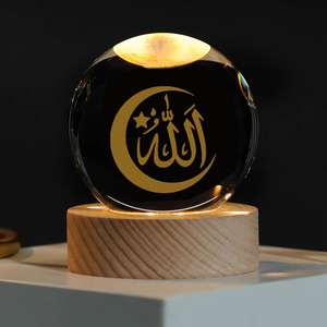Vente en gros de boules de cristal gravées au laser islamiques, polies, 6 cm, 8 cm, boule de cristal illuminée, souvenir islamique avec base lumineuse LED - Product Image 4