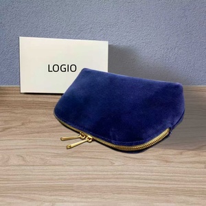 La fábrica vende al por mayor bolsas de cosméticos de textura suave, gran capacidad y alta calidad en color azul. - Product Image 4