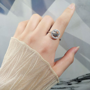 Anillos Ajustables Abiertos Giratorios de Cobre Bañado en Oro con Circonitas Blancas y Negras Micro Pavé, Joyería Antiestrés con Cisne Giratorio para Mujer - Product Image 3