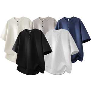 Camiseta de Manga Corta para <span class=keywords><strong>Hombre</strong></span>, Estilo <span class=keywords><strong>Henley</strong></span>, Algodón Mamba, Diseño Holgado con Hombros Caídos, 230GSM, Color Sólido, Estilo Urbano, ODM - Product Image 2