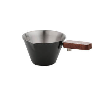 Taza Medidora de Espresso Italiana de Diseño Minimalista con Mango de Madera de Haya, Escala de Acero Inoxidable, Jarra Pequeña para Leche, Extracción de Líquidos para Café - Product Image 5