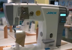 Máquina de coser de alimentación por aguja de boca pequeñ<span class=keywords><strong>a</strong></span> con rodillos superior e inferior para materiales tubulares y piezas de cuero, modelo Post Bed Jack 6691 - Product Image 2
