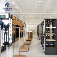 Solusi Desain Toko Pakaian Olahraga dengan Perlengkapan Khusus untuk Pajangan Sepatu Model Terbuka Minimalis Modern