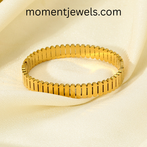 Brazalete de Acero Inoxidable con Rayas Acanaladas Chapado en Oro de 18K, Resistente al Agua y al Deslustre, Elegante Regalo para Mujer - Product Image 3
