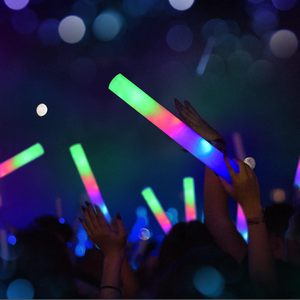 Bâtons lumineux LED clignotants à 3 modes pour mariages, concerts, Noël, Halloween, fournitures de fête, bâtons lumineux en mousse, jouets lumineux en vrac - Product Image 2