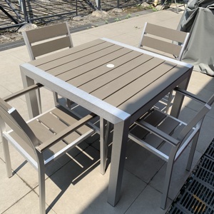 Meubles minimalistes pour restaurant en plein air Coets, tables et chaises carrées en aluminium brossé - Product Image 1
