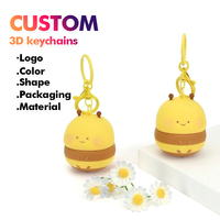 Porte-clés lumineux 3D personnalisé en PVC en forme d'abeille, avec pendentif de sac en silicone, motif dessin animé, MOQ 3000 pièces