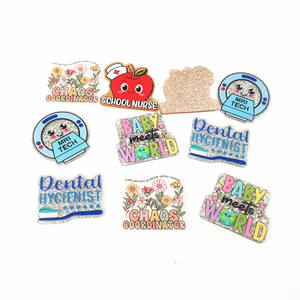 Vente en gros de <span class=keywords><strong>lettres</strong></span> médicales en plastique à dos plat scintillant personnalisé Bobine d'insigne Étudiant Infirmière Gommage Vie Acrylicno Porte-bobine d'insigne - Product Image 3