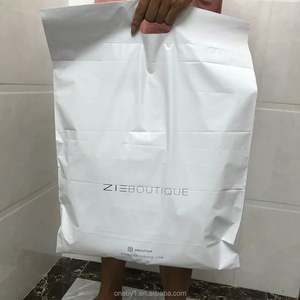 Sac d'expédition compostable en plastique avec poignée et logo personnalisé pour vêtements - Product Image 3