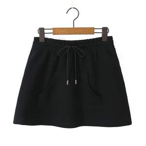 Jupe courte tendance en tissu éponge pour femme grande taille, noire unie, taille élastique N9112, coupe décontractée ample - Product Image 1