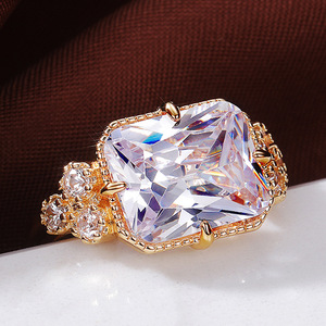 Anello dal Design Elegante Stile Classico per Donne - Product Image 4