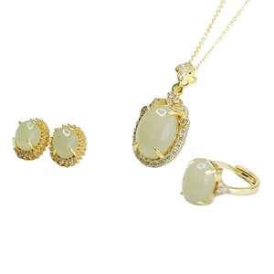Gestickter Naturstein-Sets Edelstein Hetischer Jade-Sets Zirkone Naturjade Ohrringe, Ring, Anhänger-Halsband 3-teiliges Sets - Product Image 1