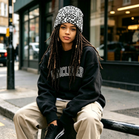 AMCLEVER Bonnet réversible en jacquard à lettres, motif léopard, tricoté, chaud, avec cache-oreilles, unisexe, pour l'hiver, personnalisable avec logo, style streetwear