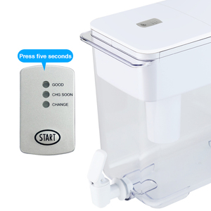 <span class=keywords><strong>Carafe</strong></span> <span class=keywords><strong>filtrante</strong></span> à eau domestique portable et légère en plastique de 7 L avec filtration manuelle au charbon actif - Product Image 4