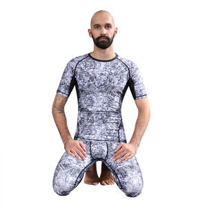 Rashguard BJJ Stile Manto - Rashguard Jiu Jitsu Unico a Taglio Lungo per Uomo, Rashguard BJJ Personalizzato con Copertura Toracica Estesa - Product Image 1
