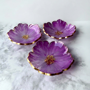 Bols en céramique écologiques de luxe en forme de fleur violette avec bord doré et design émaillé pour le service alimentaire et les fêtes - Product Image 1
