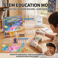 Kit de fabrication de savon DIY pour enfants, 35 matériaux de qualité supérieure, 7 savons parfumés et pailletés uniques, boîte d'activités de découverte de laboratoire de chimie STEM
