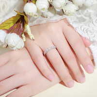 Bague d'éternité en argent S925 avec pierre de moissanite ronde taille brillant de 2 mm, prête à être expédiée, bague de fiançailles, bijoux pour femmes