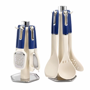 Ensemble d'ustensiles de cuisine en silicone pour la préparation culinaire, comprenant spatule, louche, écumoire, éplucheur et râpe, avec support de rangement rotatif - Product Image 6