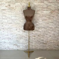 Mannequin féminin demi-corps Pinnacle, modèle sexy BBL, hanches et poitrine généreuses, en fibre de verre, avec support doré, taille curvy