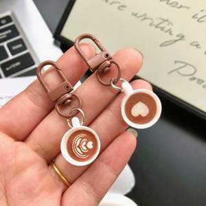 แก้วกาแฟการ์ตูนรูปหัวใจทำมือ ของขวัญสำหรับสาวๆ พวงกุญแจจี้ตกแต่งกระเป๋าเป้สะพายหลัง ขายส่ง พวงกุญแจคู่รัก - Product Image 3