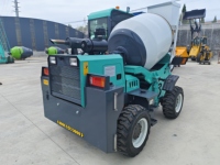 Camion malaxeur à béton autochargeur de 0,8 m³, camion malaxeur à béton de petite taille, directement de l'usine