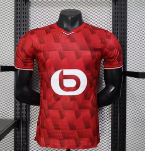 เสื้อฟุตบอลผู้ชายแท้ รุ่นขายดีประจำฤดูกาล 2025/2026 คุณภาพสูงสุด ผลิตจากโพลีเอสเตอร์ 100% แห้งเร็ว รับผลิตตามแบบทีม (OEM) - Product Image 6
