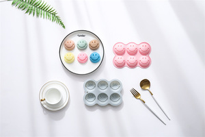 แม่พิมพ์เค้กซิลิโคนรูปหน้ายิ้ม 6 ช่อง แบบไม่ติดกระทะ เกรดอาหาร ใช้ซ้ำได้ แม่พิมพ์ซิลิโคนน่ารักแบบแม่เหล็ก สำหรับทำช็อกโกแลต ลูกอม และน้ำแข็ง DIY - Product Image 6