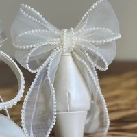 Chaussures de Mariée Blanches en Satin avec Perles, Bout Pointu, Talons Carrés et Nœud Transparent – Élégantes Chaussures de Cérémonie pour Mariée