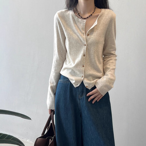 Nouveau cardigan tricoté rayé automne-hiver pour femme, pull fin à col rond et manches longues, design original et tendance - Product Image 1