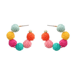 Boucles d'oreilles tissées mode tissé raphia géométrique sphérique coloré boucles d'oreilles pour femmes Uionen 1048 - Product Image 5