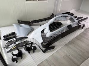 Kit carrosserie Aston Martin <span class=keywords><strong>DBX</strong></span> Upgrade 707 en carbone sec : pare-chocs avant, feux de jour (DRL), jupes latérales, garde-boue arrière, embouts d'échappement, aileron de toit - Product Image 2