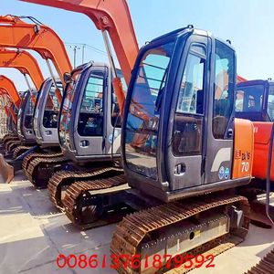 Mini pelleteuse sur chenilles Hitachi Zaxi70 ZX70 d'occasion 7 000kg 7 tonnes avec composant moteur central - Product Image 4