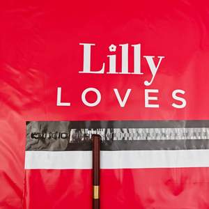 ซองพลาสติกโพลีเมลเลอร์แบบฟรอสต์สั่งทำขายส่ง พิมพ์ 4 สี หนา 0.5 มิล ทนแรงกระแทก เป็นมิตรกับสิ่งแวดล้อม พร้อมโลโก้ สำหรับบรรจุภัณฑ์เสื้อผ้า - Product Image 4