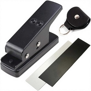 Kit Fai-da-te per Realizzare Plettri per Chitarra, Nero, Punzone da 1mm con 2 Strisce per Plettri, Portachiavi in Pelle, Strumento per Forare Plettri - Product Image 1