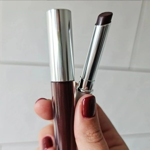 Bálsamo Labial Hidratante de Larga Duración, Vegano, de Marca Privada, de Alta Calidad, Barra de Labios Delgada Color Miel Negra - Product Image 3