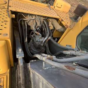 รถขุดล้อยาง Volvo EC240DL มือสอง ขนาด 24 ตัน เครื่องยนต์ Deutz พร้อมปั๊มเกียร์ สำหรับงานวางท่อระบายน้ำในเมือง งานขุดดินสำหรับงานสาธารณูปโภคบนถนน รุ่นปี 2024 - Product Image 4