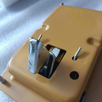 Verrou de porte d'excavatrice d'origine 358-0921 3580921 pour Caterpillar 312D2 GC 312D2 320D 320D3 GC 320D2 Pièces de machines
