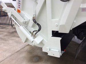 I-suzu truck de basura 5cbm 7cbm мусоровоз - Product Image 5