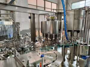 Tự động <span class=keywords><strong>3in1</strong></span> nhựa đóng chai tinh khiết khoáng uống lấp lánh Soda nước đóng chai điền máy hoàn chỉnh dây chuyền sản xuất - Product Image 4