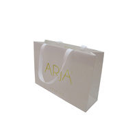 Sac en papier fantaisie pour cosmétiques avec poignées en ruban, logo personnalisé en feuille d'or, idéal pour bijoux et cadeaux