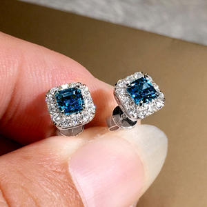 Pendientes Clásicos de Esmeralda con Diamantes Redondos en Oro Sólido de 18K, Diseño Geométrico, para Uso Diario de Mujeres - Product Image 4